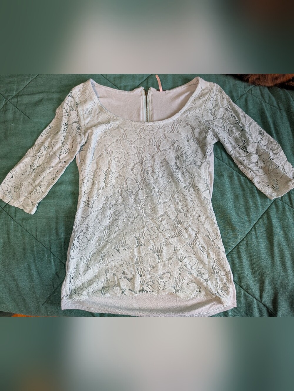 Women’s Lace Scoop Neck Top!!